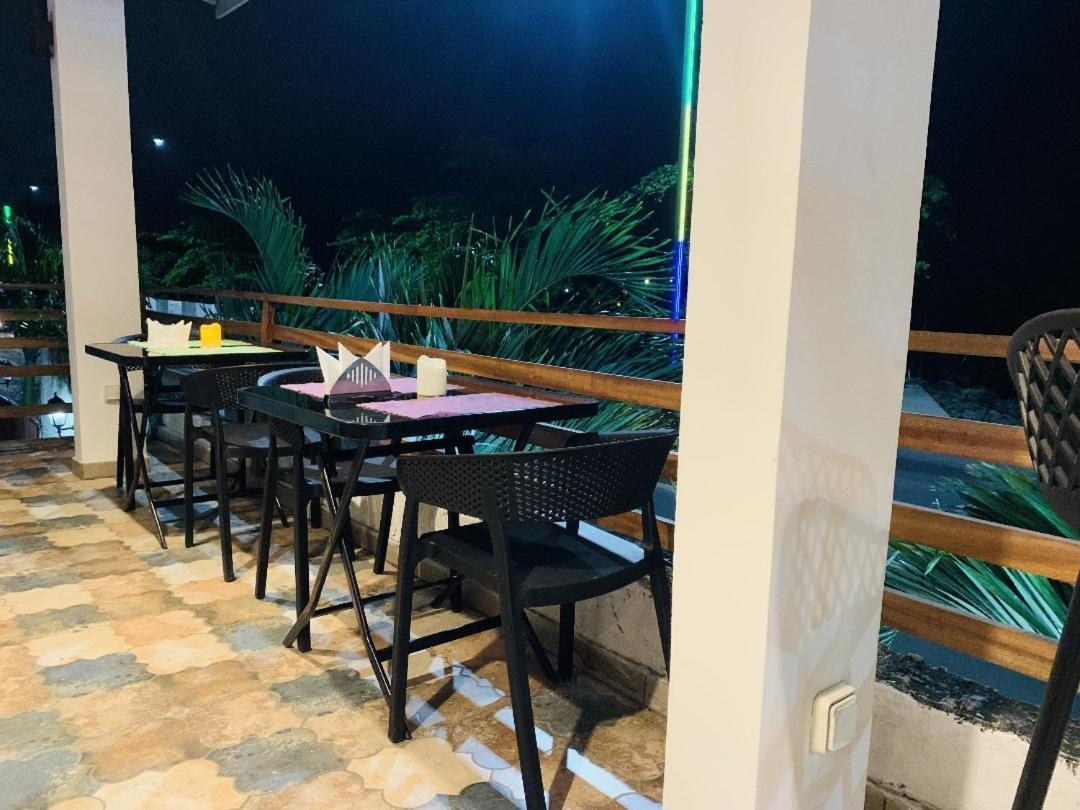 Namaste Hotel & Restaurant Libreville Extérieur photo
